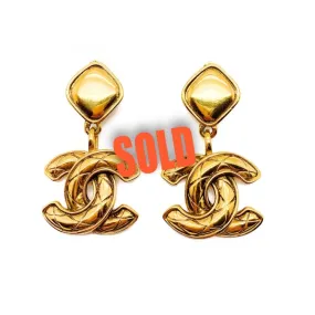 1980 Vintage Chanel double CC logo matelasse quilted gold plated clip on earrings