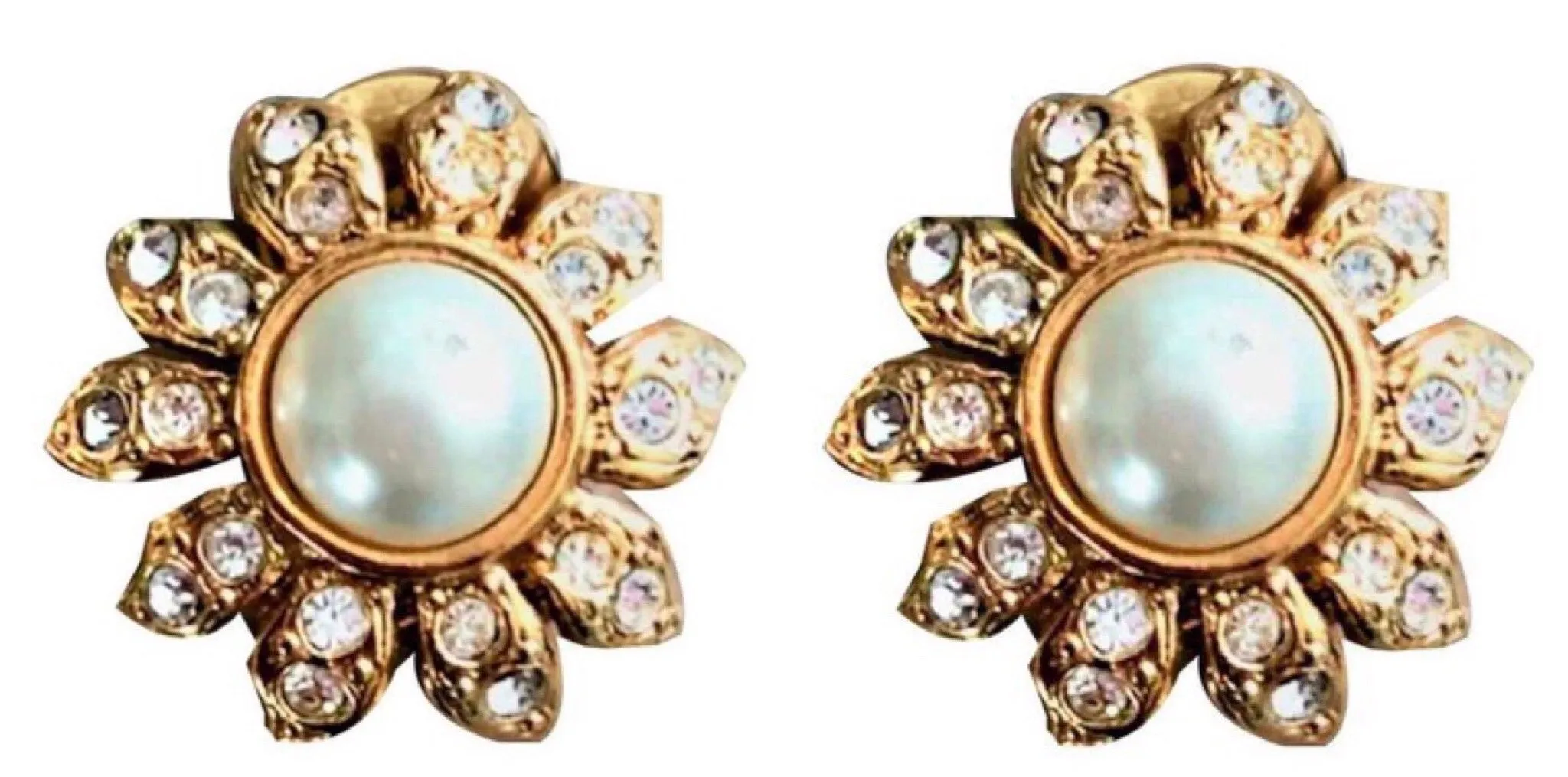 96A, 1996 Chanel Vintage clip on gold pearl camellia Earrings