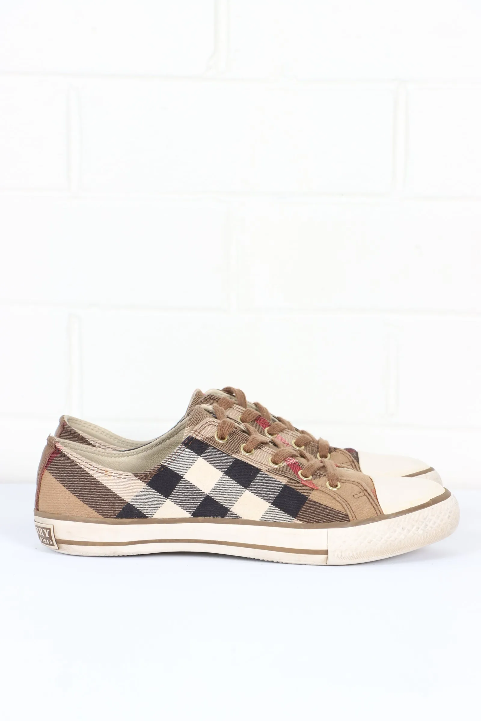 BURBERRY Nova Check Canvas Low Sneakers (39)